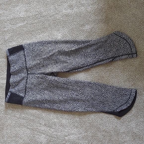 Lululemon size 6 cropped leggings - Picture 1 of 7